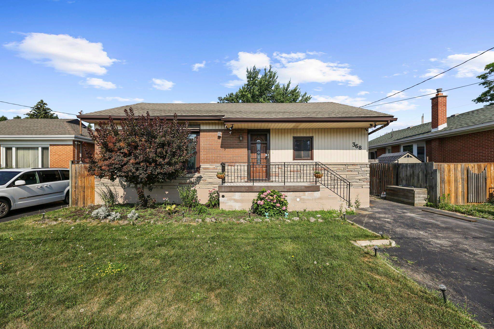 Hamilton, ON L8T 4G5,368 Upper Kenilworth AVE