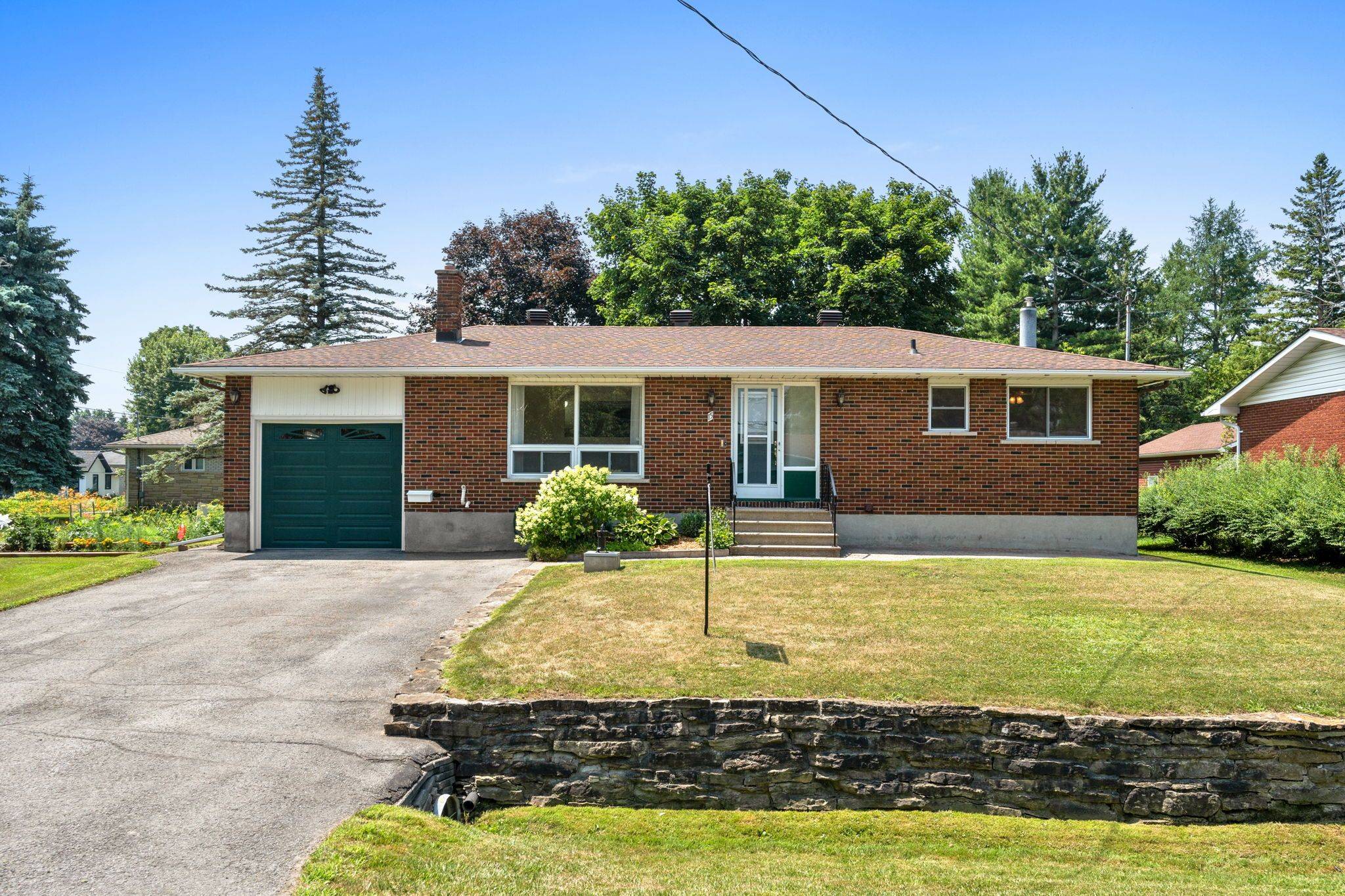 15 Lennox ST, Stittsville - Munster - Richmond, ON K0A 2Z0