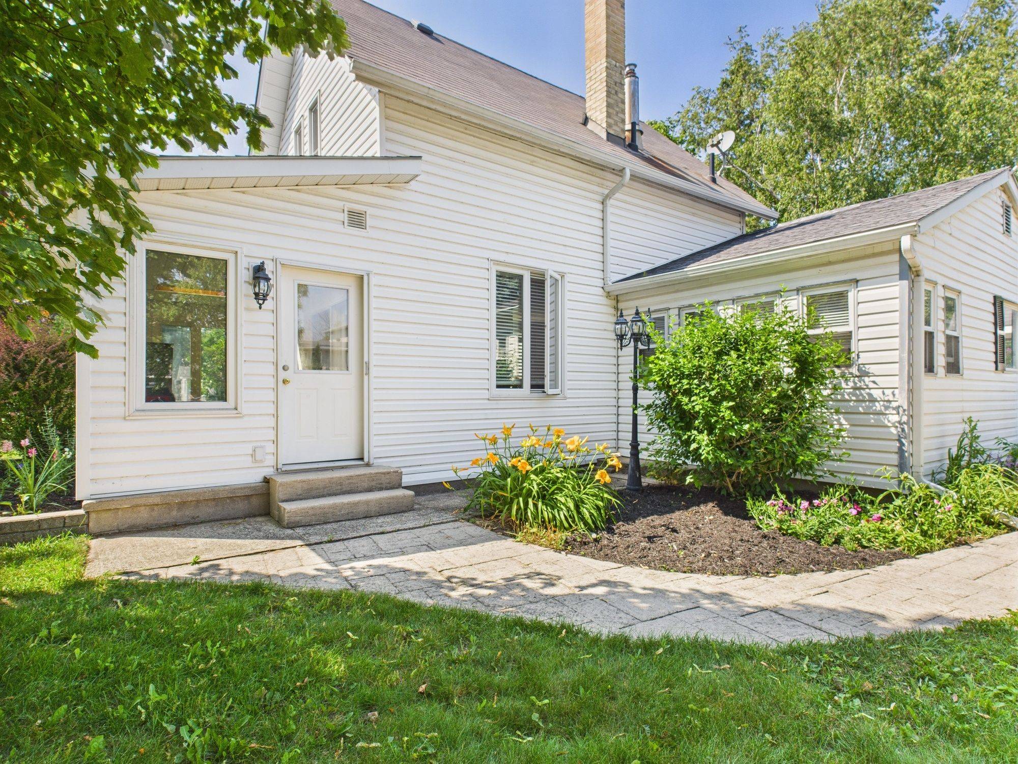 Saugeen Shores, ON N0H 2C4,557 Market ST