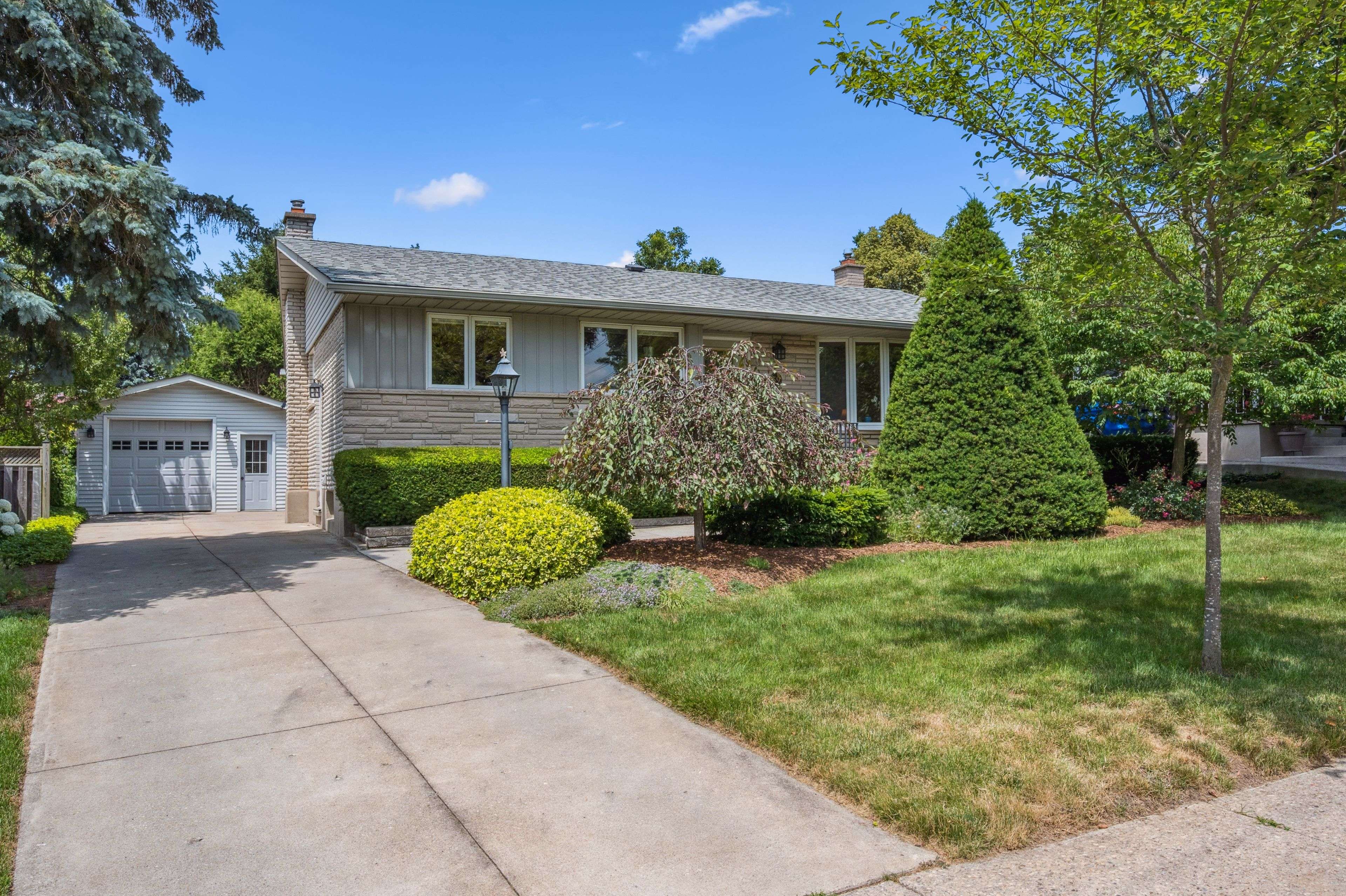 Guelph, ON N1E 1C8,59 Algoma DR