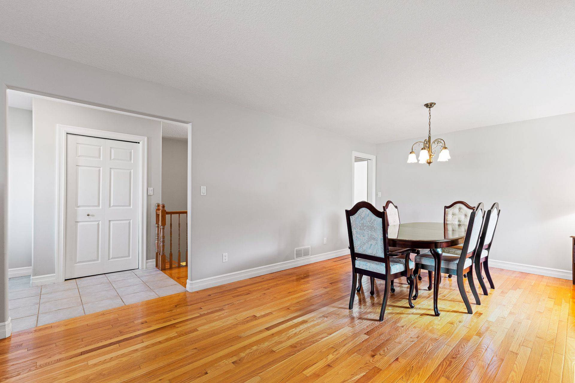 Brockville, ON K6V 7N1,1026 Crestwood DR