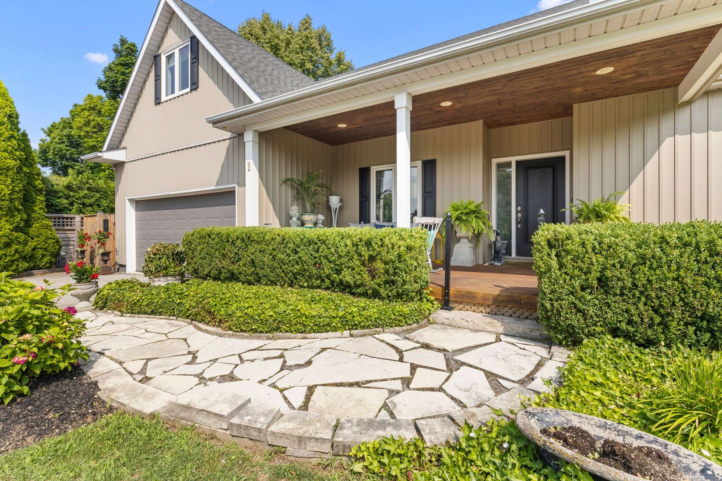 Niagara-on-the-lake, ON L0S 1J0,1 Karsam CT