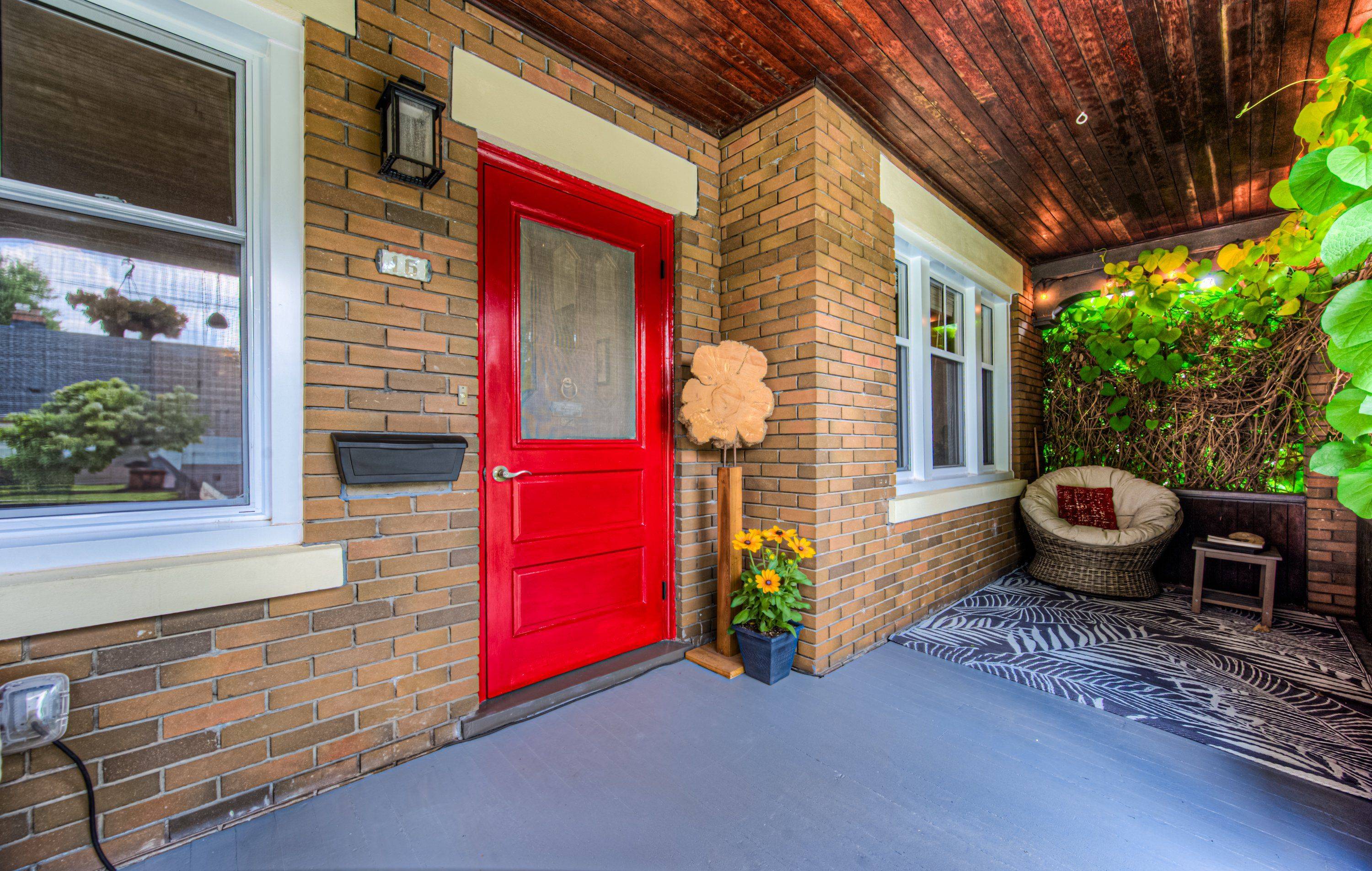 Kitchener, ON N2H 1V3,16 Lydia ST