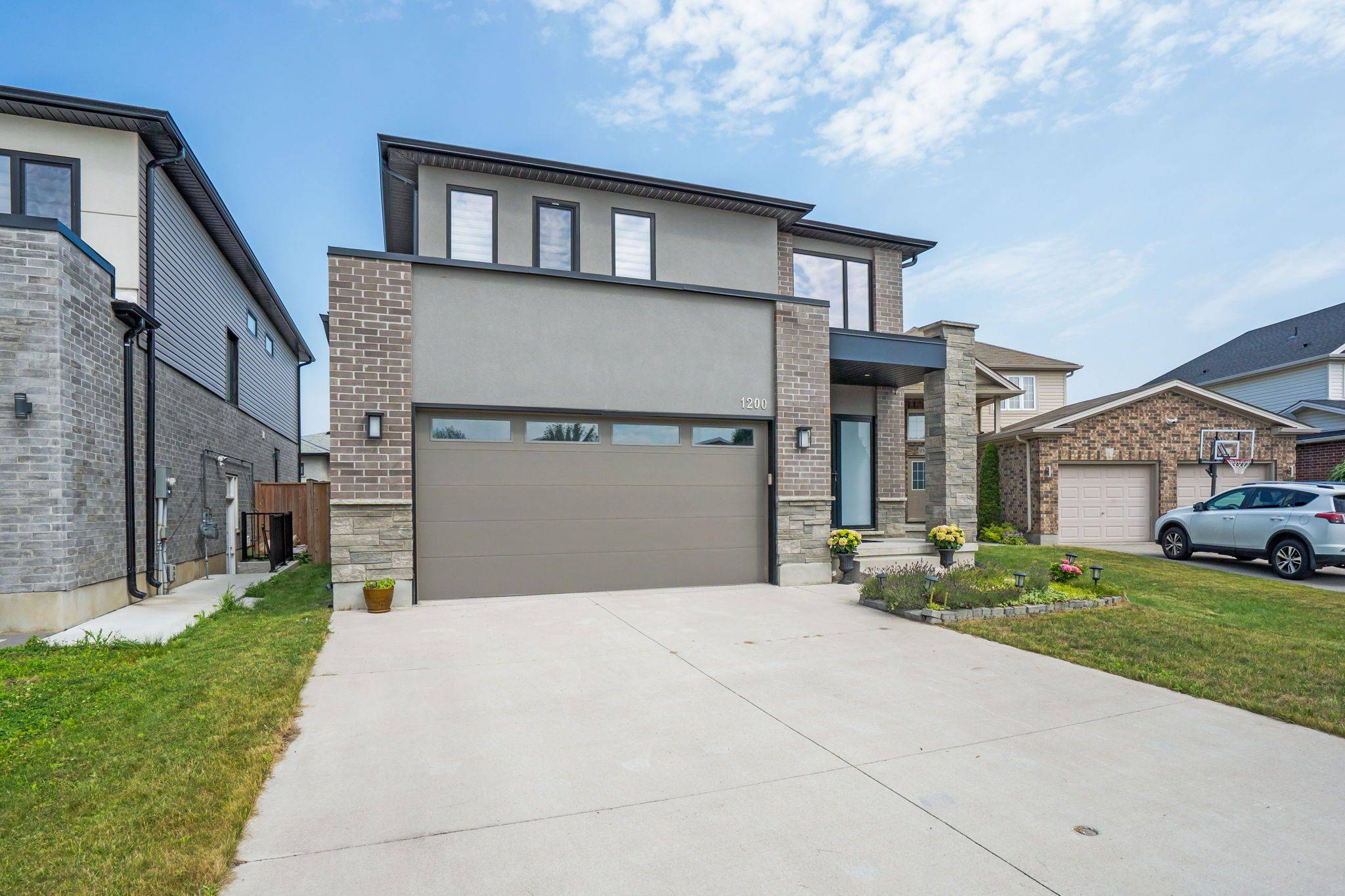 London North, ON N6G 0C8,1200 Silverfox DR
