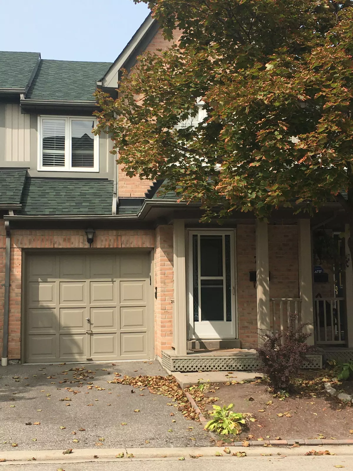 Mississauga, ON L5M 6C1,2945 Thomas ST #70