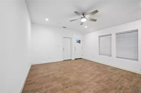Sherman, TX 75090,607 E Carter Street #609