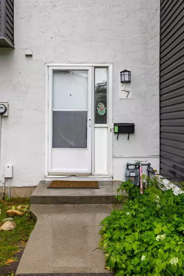 Calgary, AB T2W 1C5,11407 Braniff RD Southwest #27
