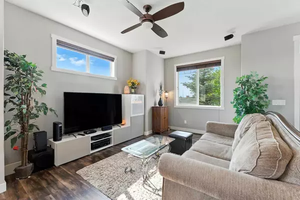 Calgary, AB T3P 0R8,501 Evanston MNR NW