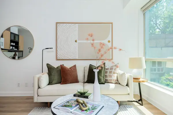 Toronto C01, ON M5V 3W9,350 Wellington ST W #219