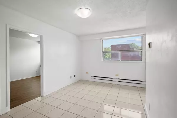 Toronto C01, ON M6K 2B4,638 Dufferin ST #4