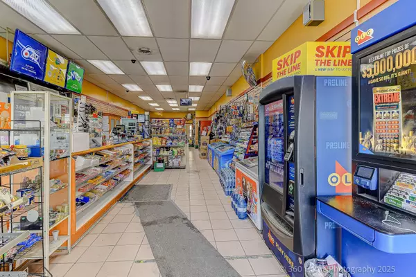 Toronto C07, ON M3R 1Y1,4949 Bathurst ST #4