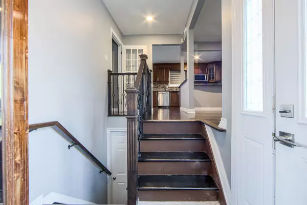 Pickering, ON L1W 1L1,1366 Poprad AVE