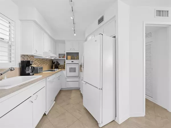 Fort Lauderdale, FL 33301,401 SE 25TH AVE #304