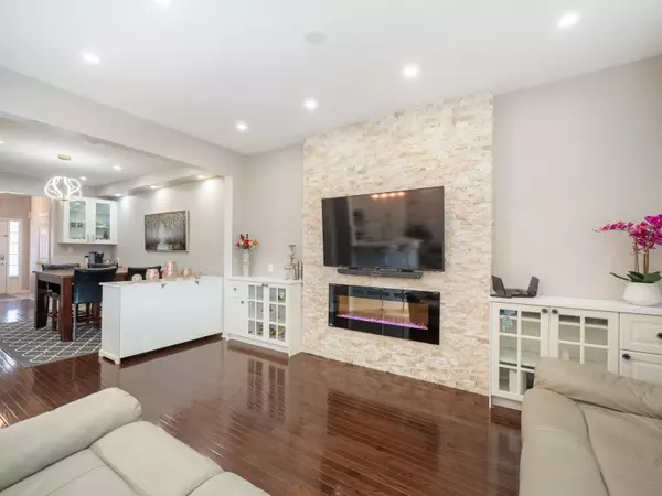 Richmond Hill, ON L4S 0C4,84 Hawkes DR