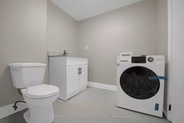 Newmarket, ON L3Y 2X7,152 Cherrywood DR
