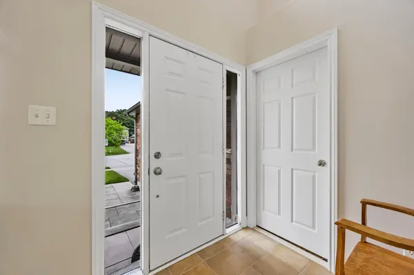 Barrie, ON L4N 4G3,26 Wildflower CT