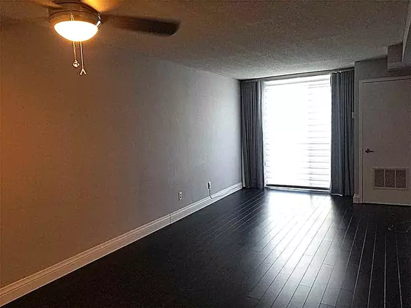 Barrie, ON L4N 7R6,75 Ellen ST #206