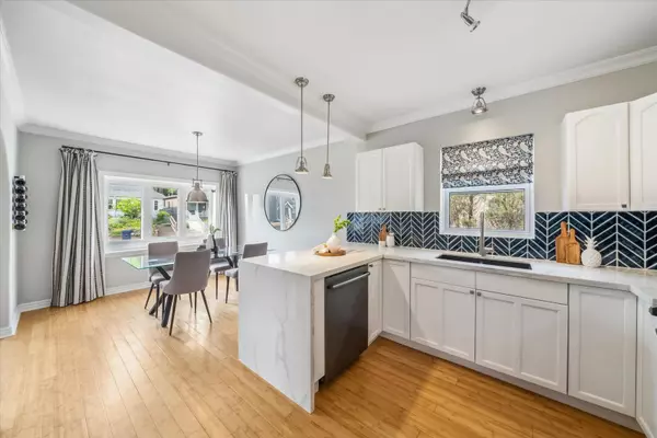 13 Villa RD, Toronto W06, ON M8W 1M4