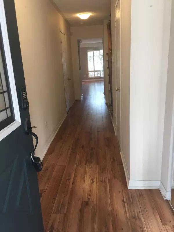 Mississauga, ON L5M 6C1,2945 Thomas ST #70