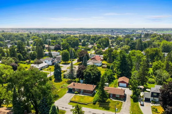 Stittsville - Munster - Richmond, ON K0A 2Z0,15 Lennox ST