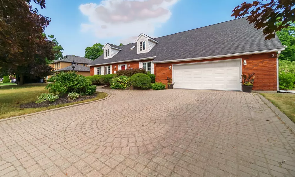 1656 Champlain DR, Peterborough North, ON K9L 1N6