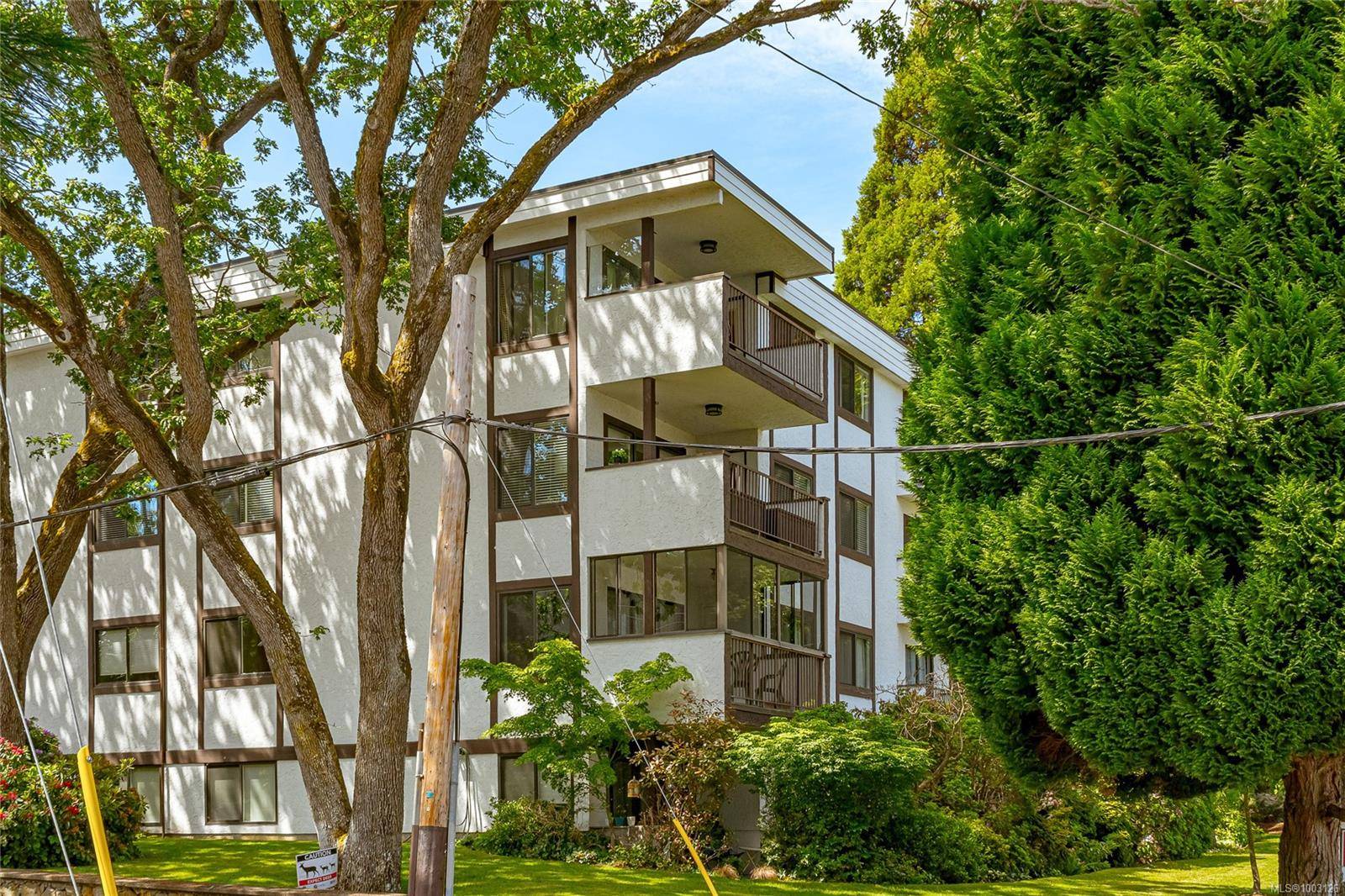 1792 Rockland Ave #101, Victoria, BC V8S 1X2