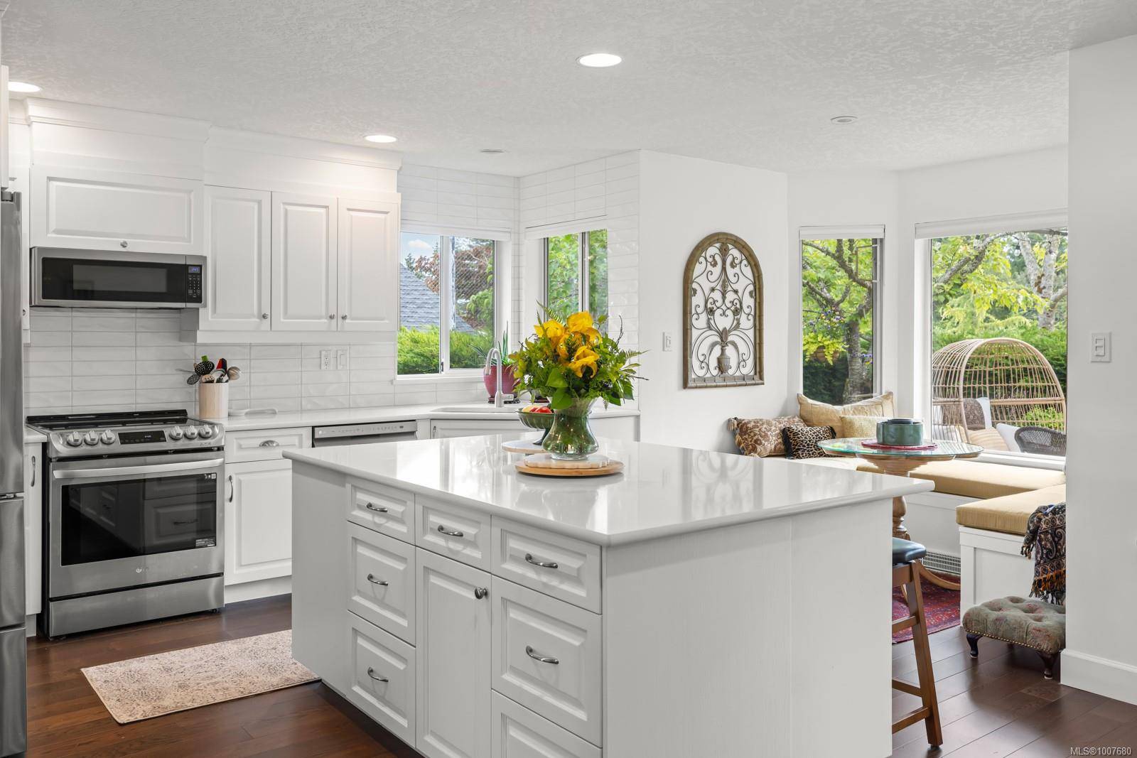 809 Country Club Dr, Cobble Hill, BC V0R 1L1