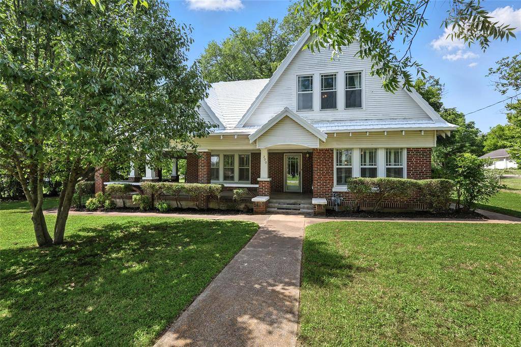 300 E 14th Street, Joshua, TX 76058