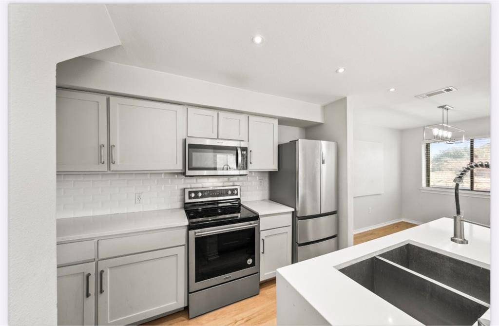 Dallas, TX 75243,9837 Walnut Street #207