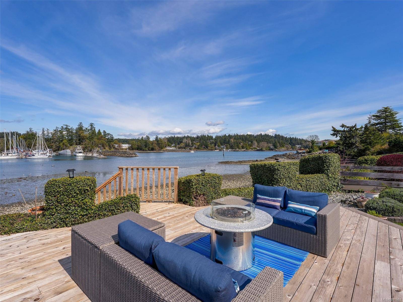 10680 Blue Heron Rd, North Saanich, BC V8L 3X9