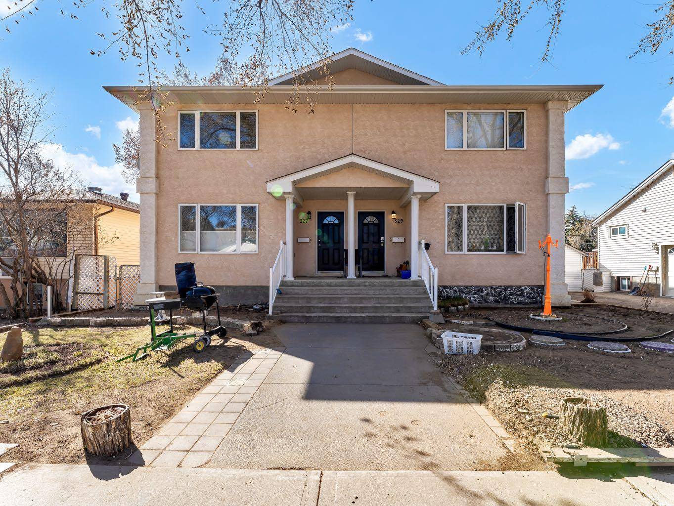327/329 3 ST NW, Medicine Hat, AB T1A 6L1