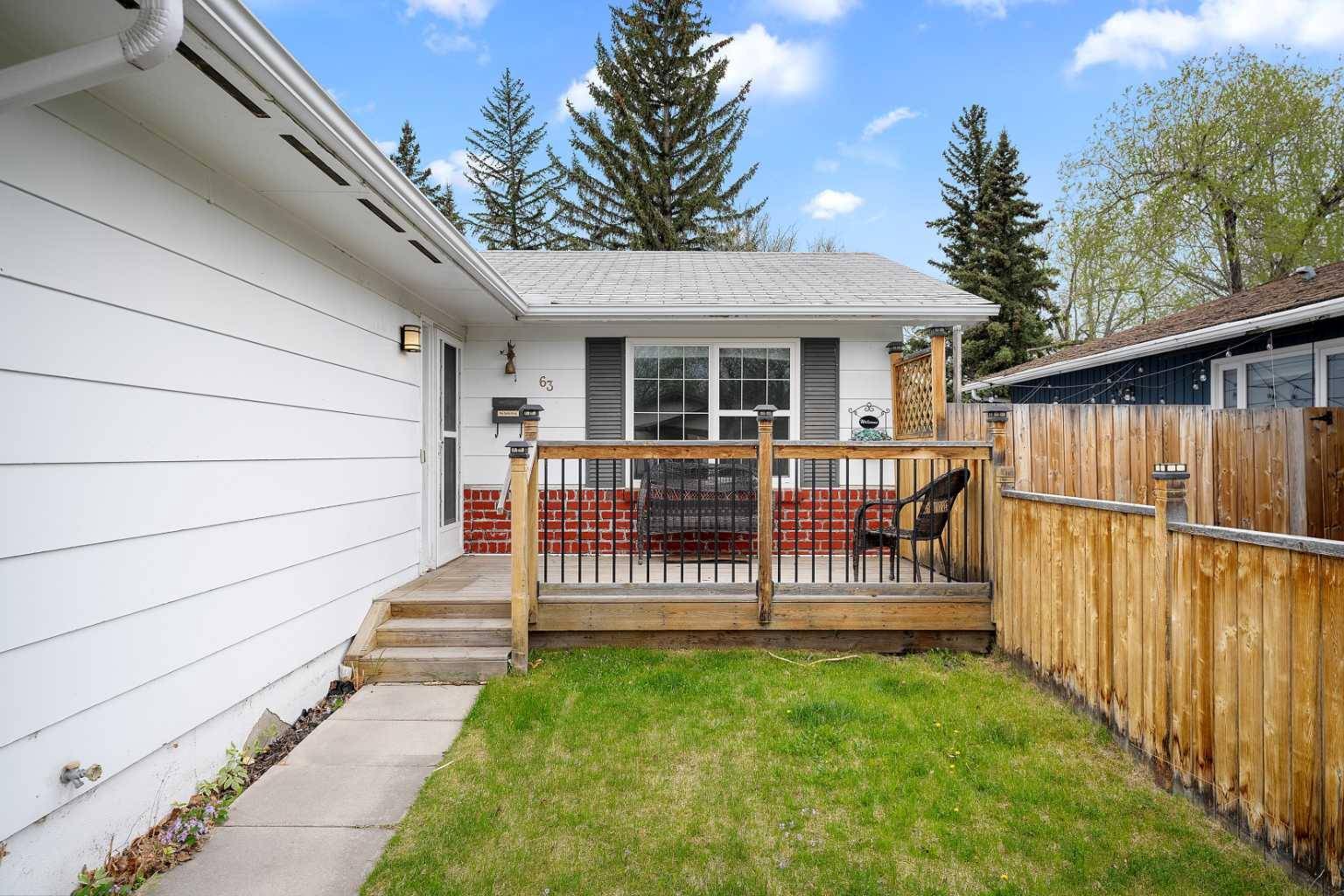Calgary, AB T2X 1G3,63 Midglen WAY SE