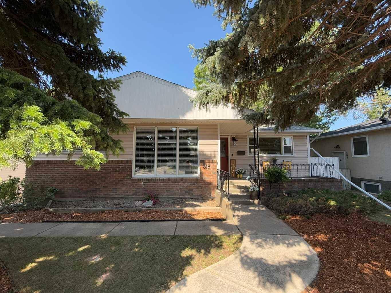Lethbridge, AB T1J 3P9,318 26 ST S