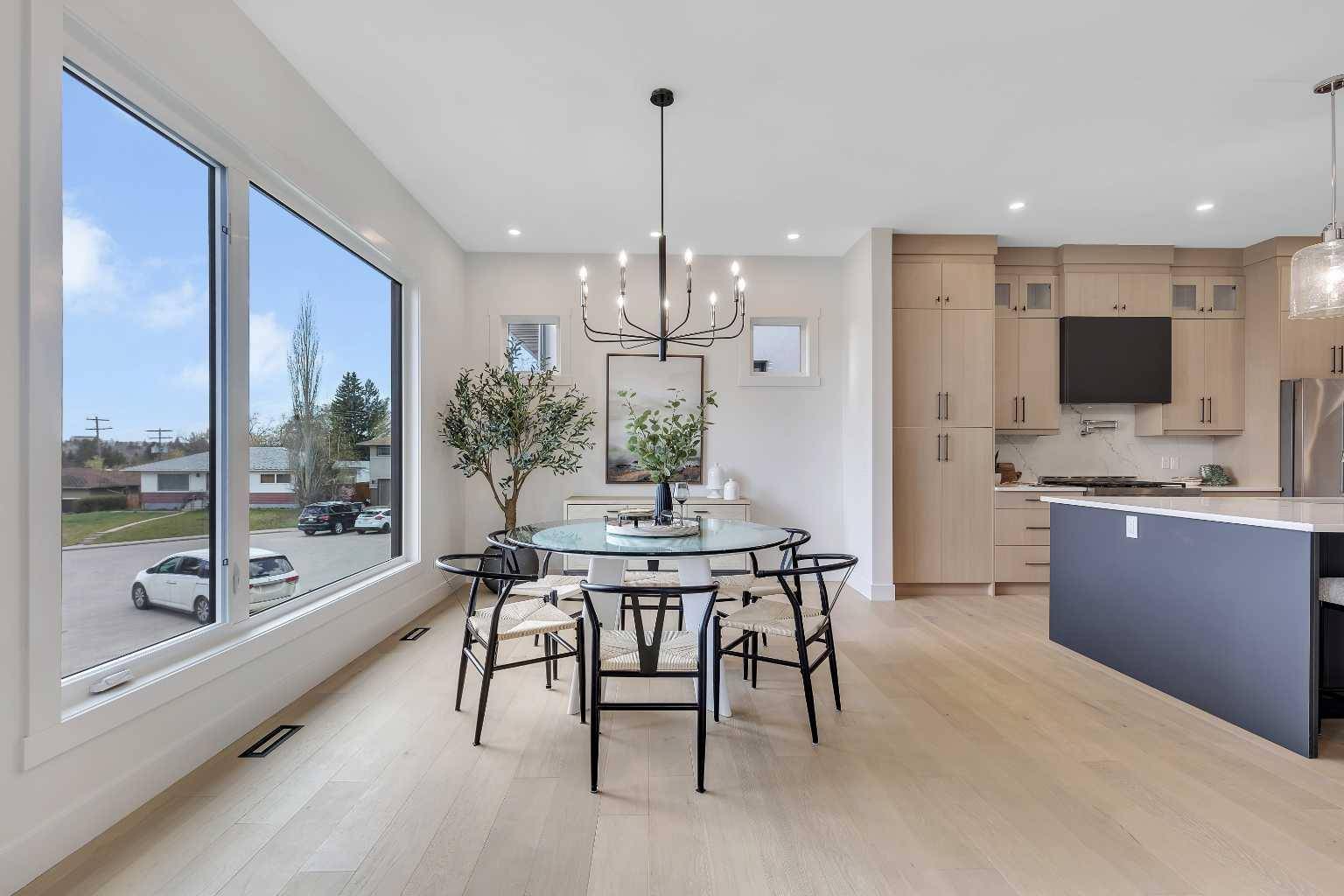 Calgary, AB T2L 0P9,42 Collingwood PL Northwest