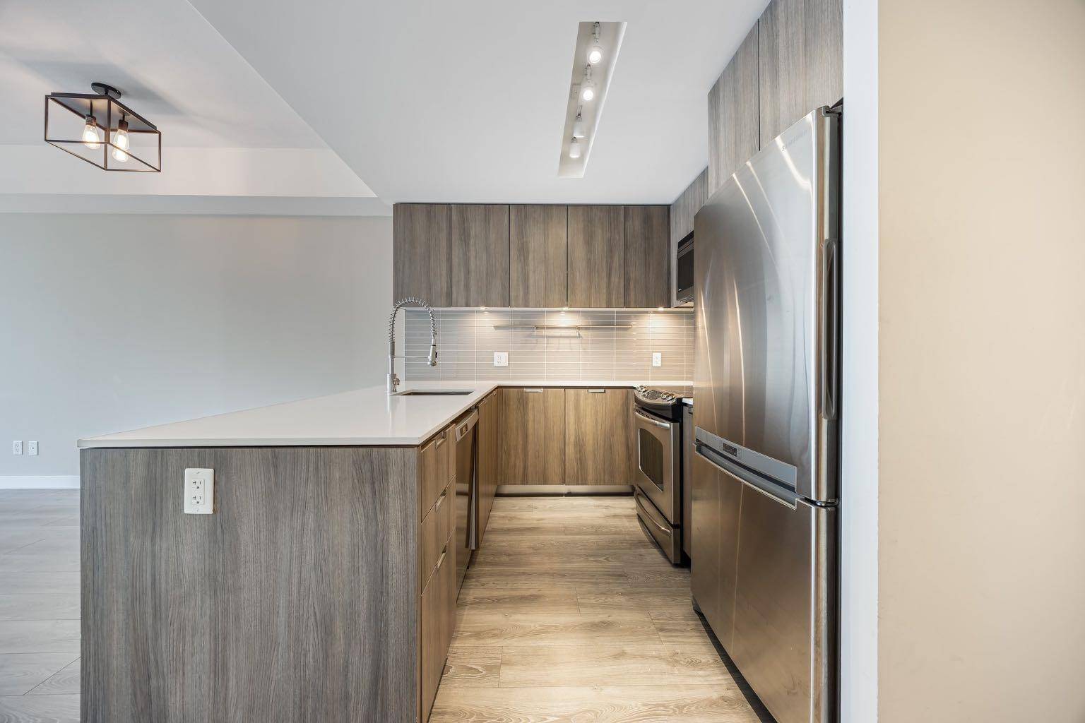 Calgary, AB T2R0X4,626 14 AVE Southwest #1010