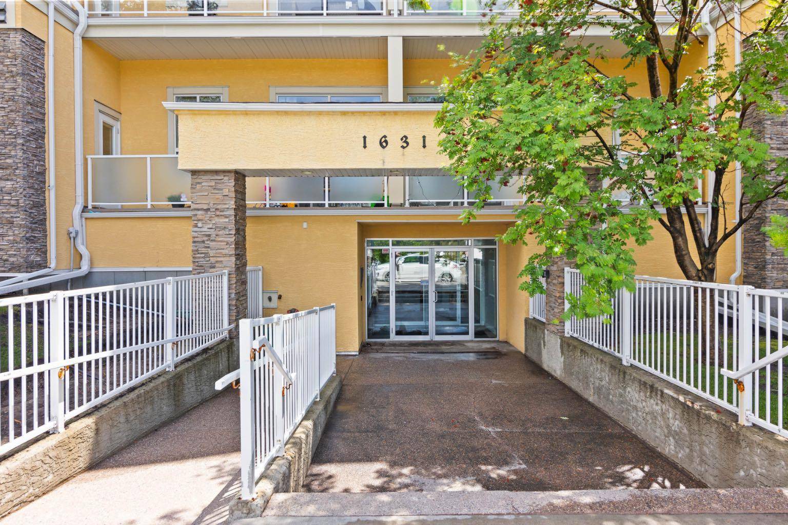 Calgary, AB T2T 1J5,1631 28 AVE SW #308