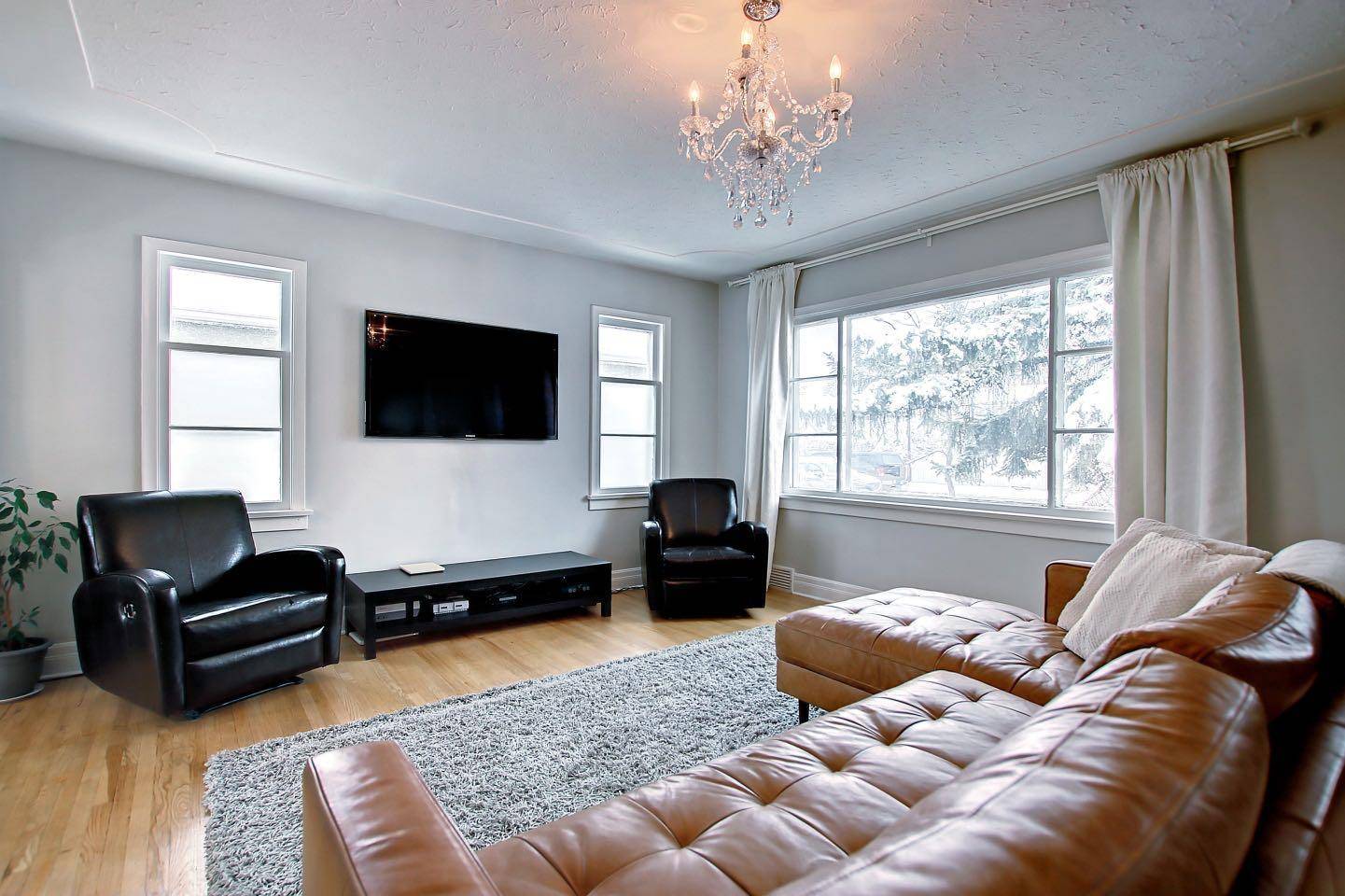 Calgary, AB T2T 3V9,3234 14 ST SW
