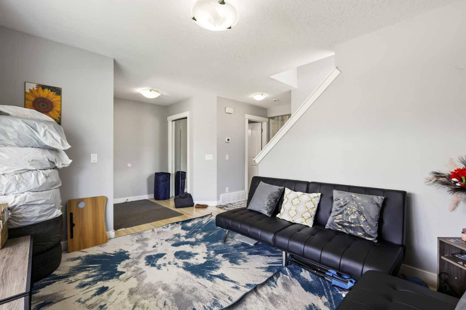 Calgary, AB T3J 0J9,9234 Saddlebrook DR NE
