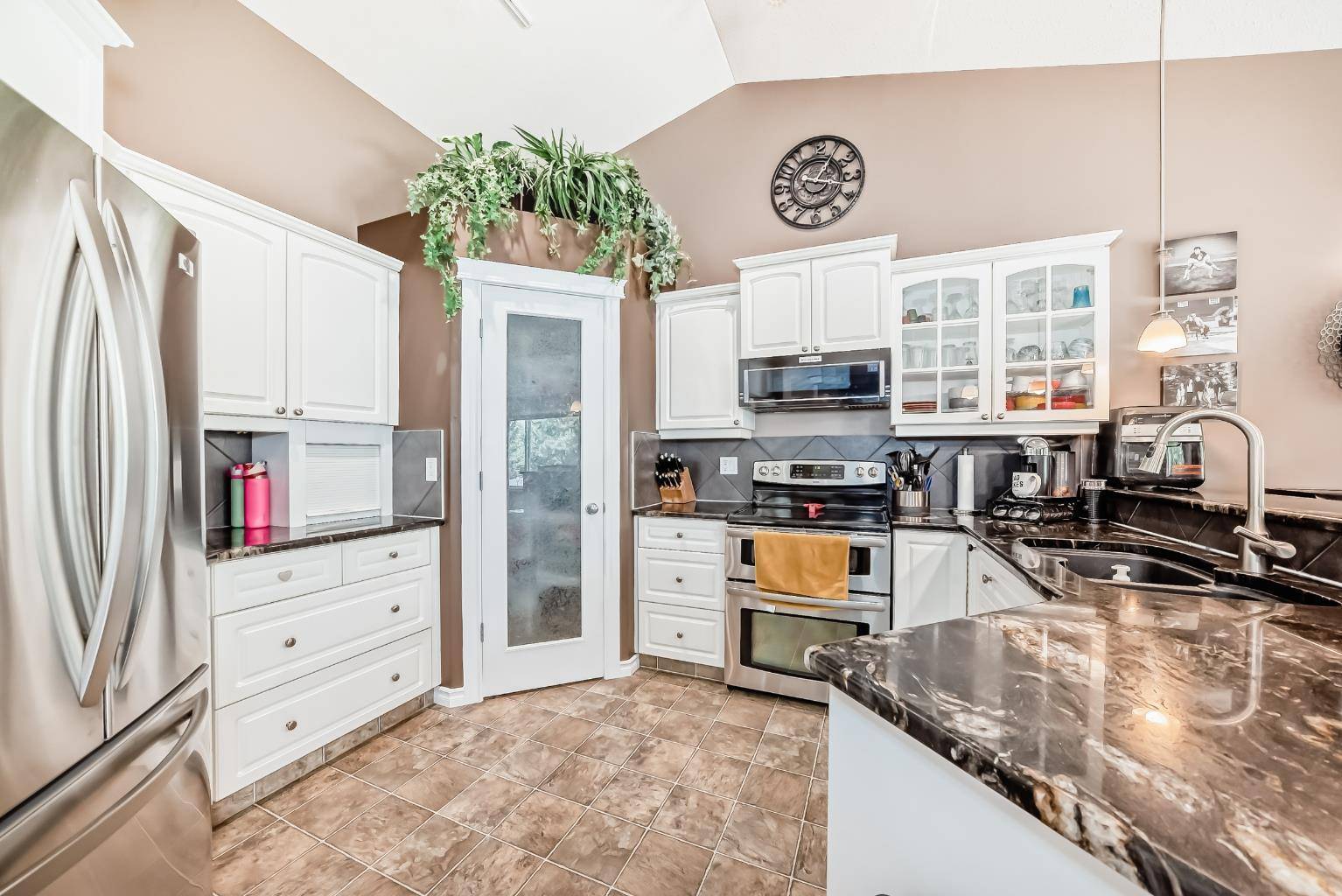 Olds, AB T4H 1V8,6212 Davis PL