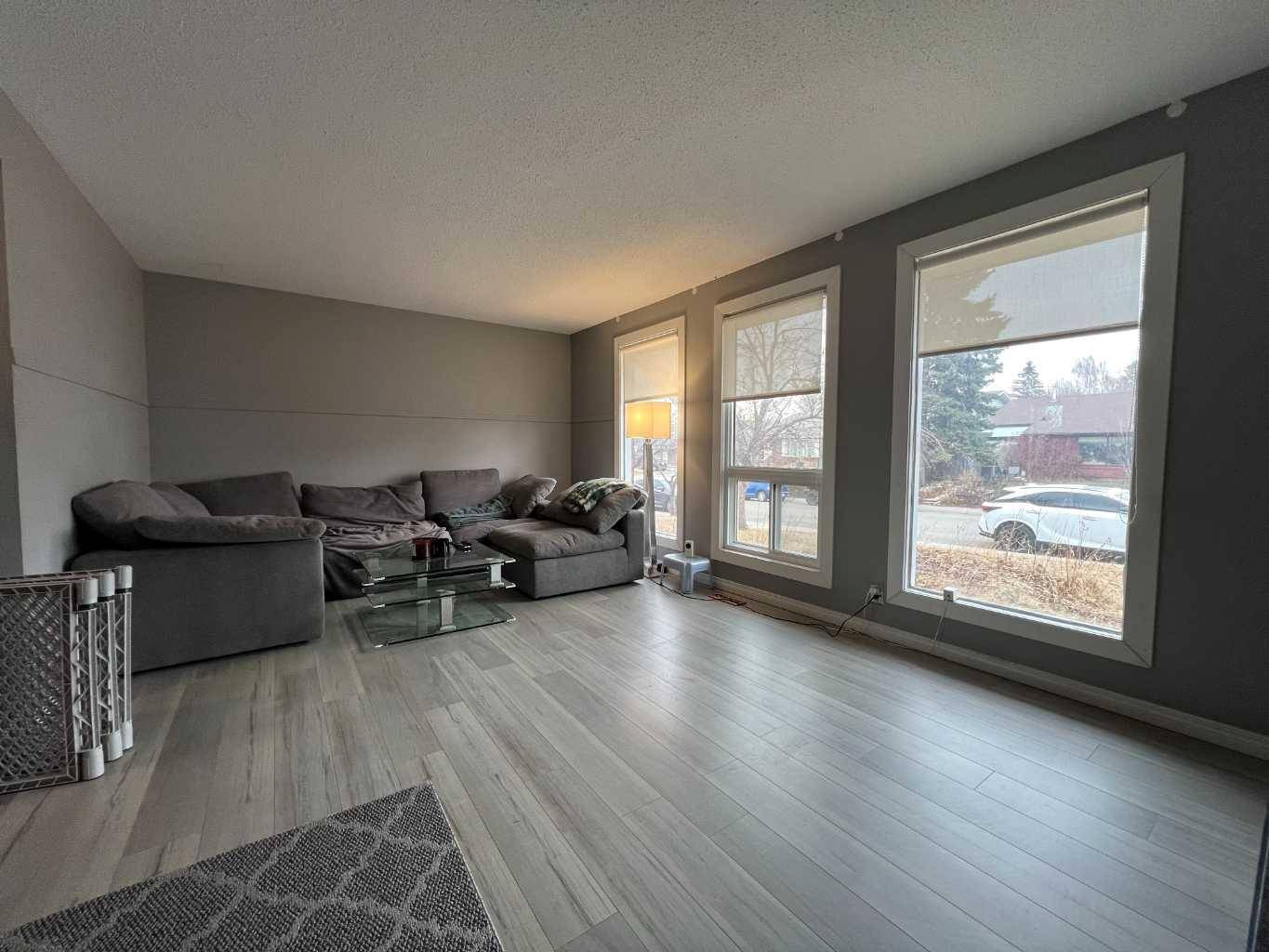 Calgary, AB T1Y 2R1,107 Pineson PL NE