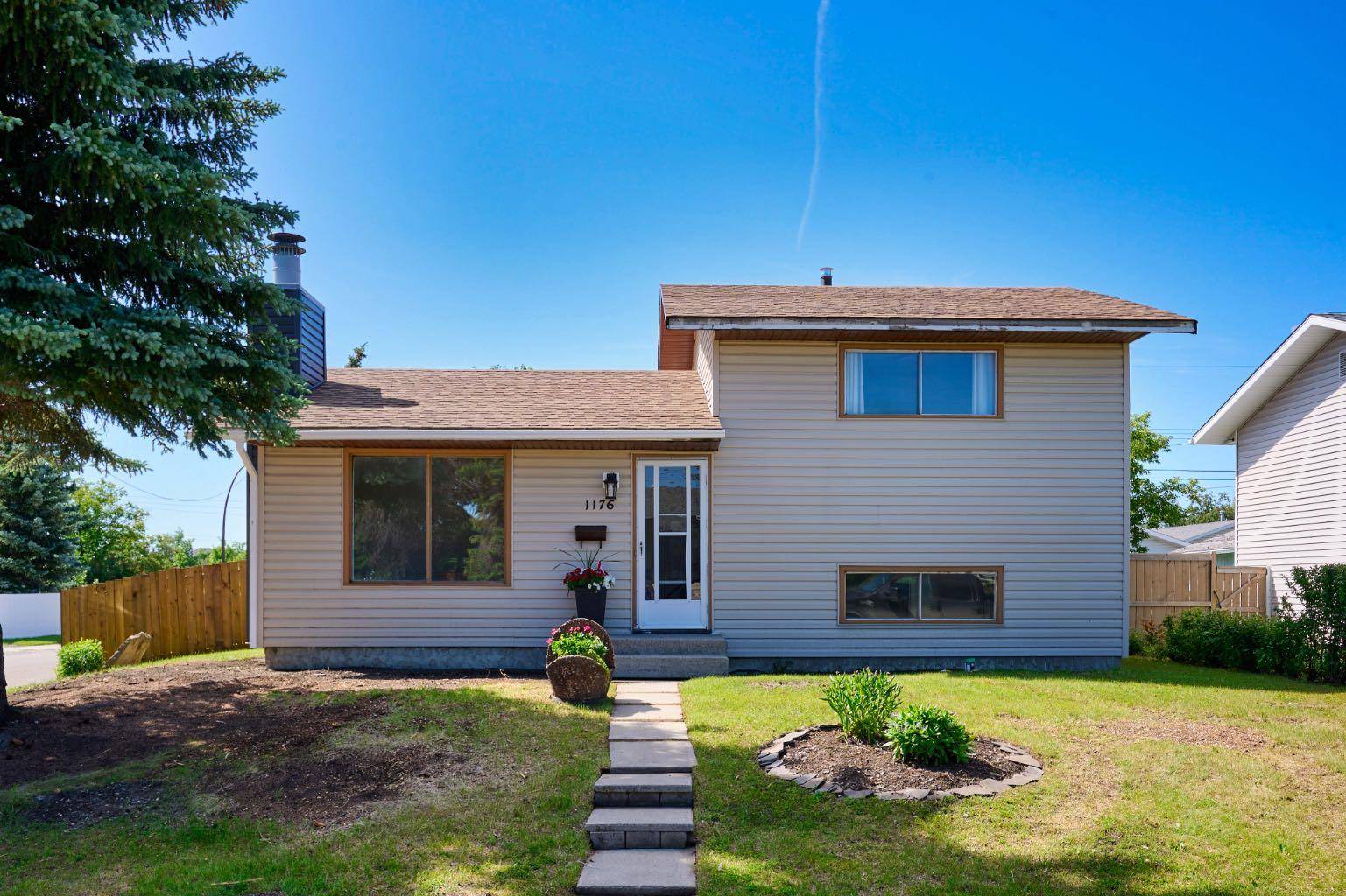 Calgary, AB T2A 2H9,1176 Penrith CRES SE
