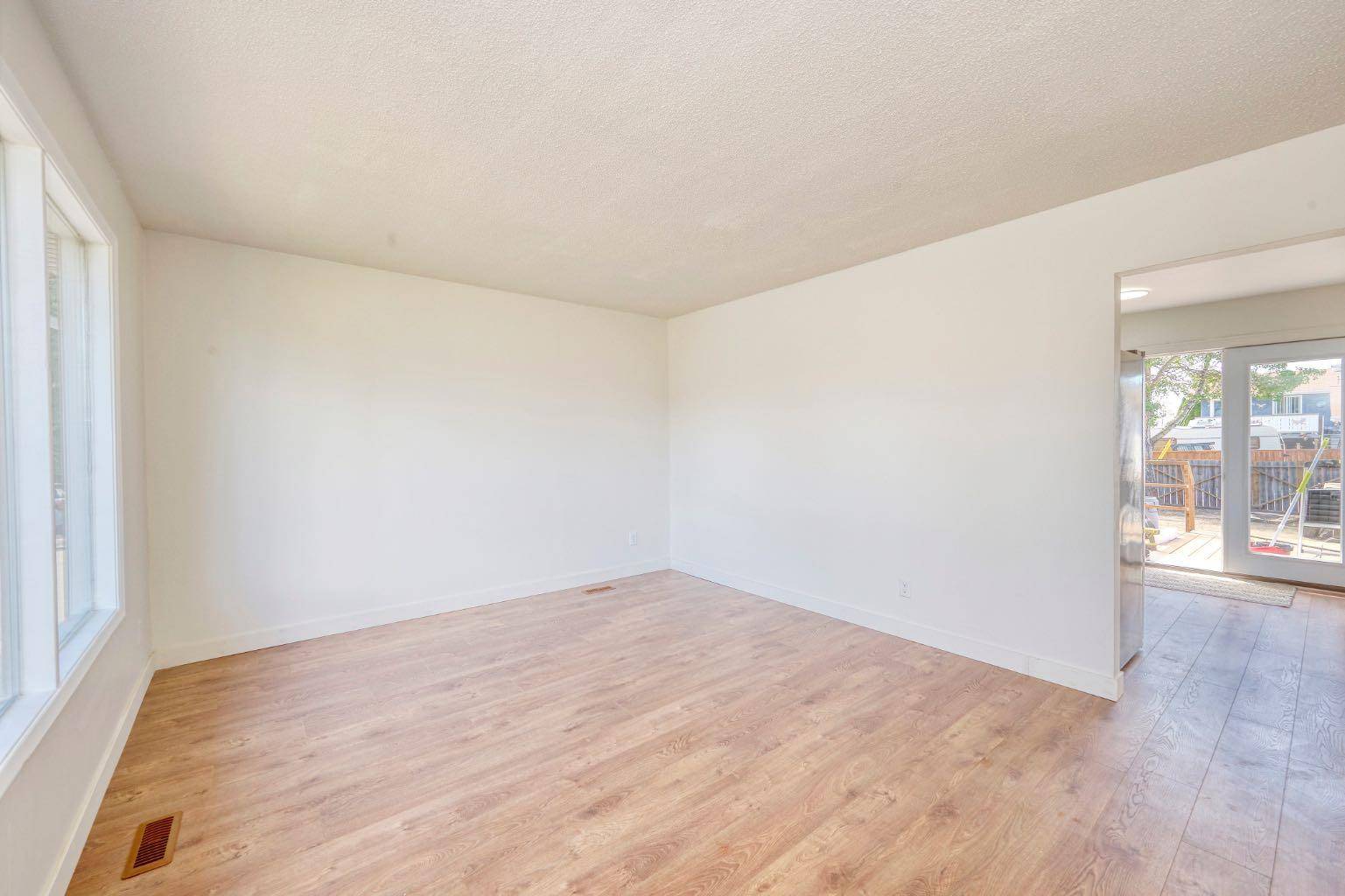 Calgary, AB T2A 2H9,1176 Penrith CRES SE