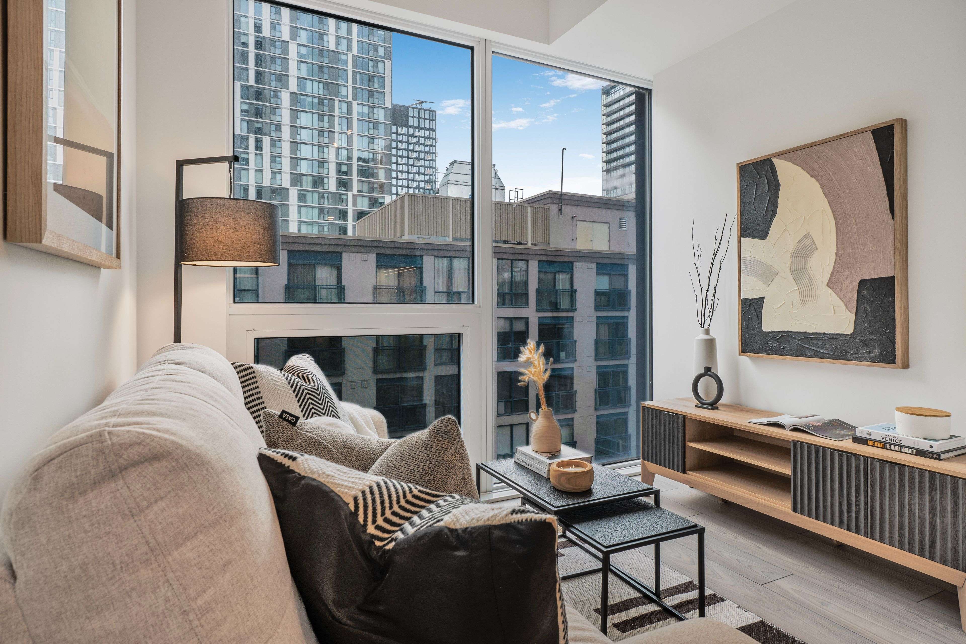 Toronto C08, ON M5B 0C5,82 Dalhousie ST #1001