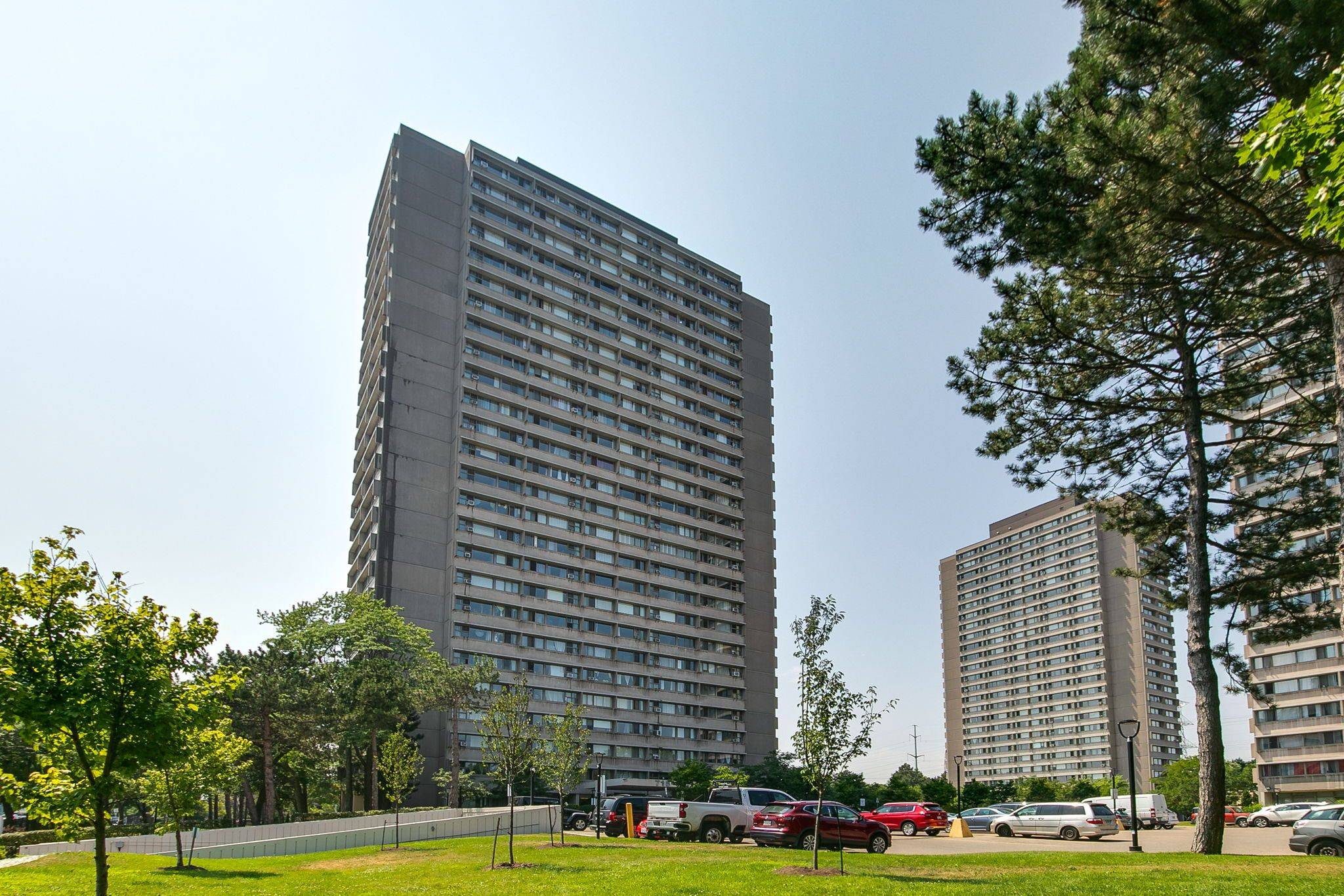 Toronto C11, ON M3C 1S5,715 Don Mills RD #Ph01