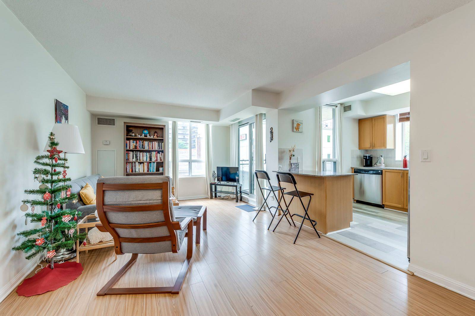Toronto C07, ON M2M 4M6,5940 Yonge ST #303