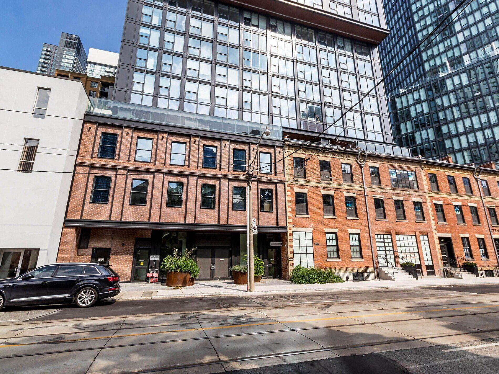 Toronto C08, ON M5B 0C5,82 Dalhousie ST #4202