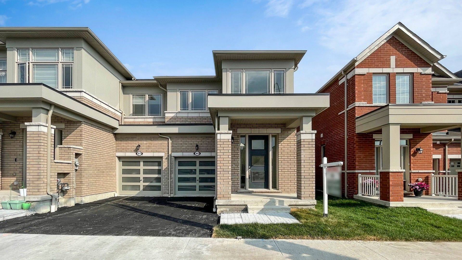 Pickering, ON L1X 0P5,969 Elizabeth Mackenzie DR
