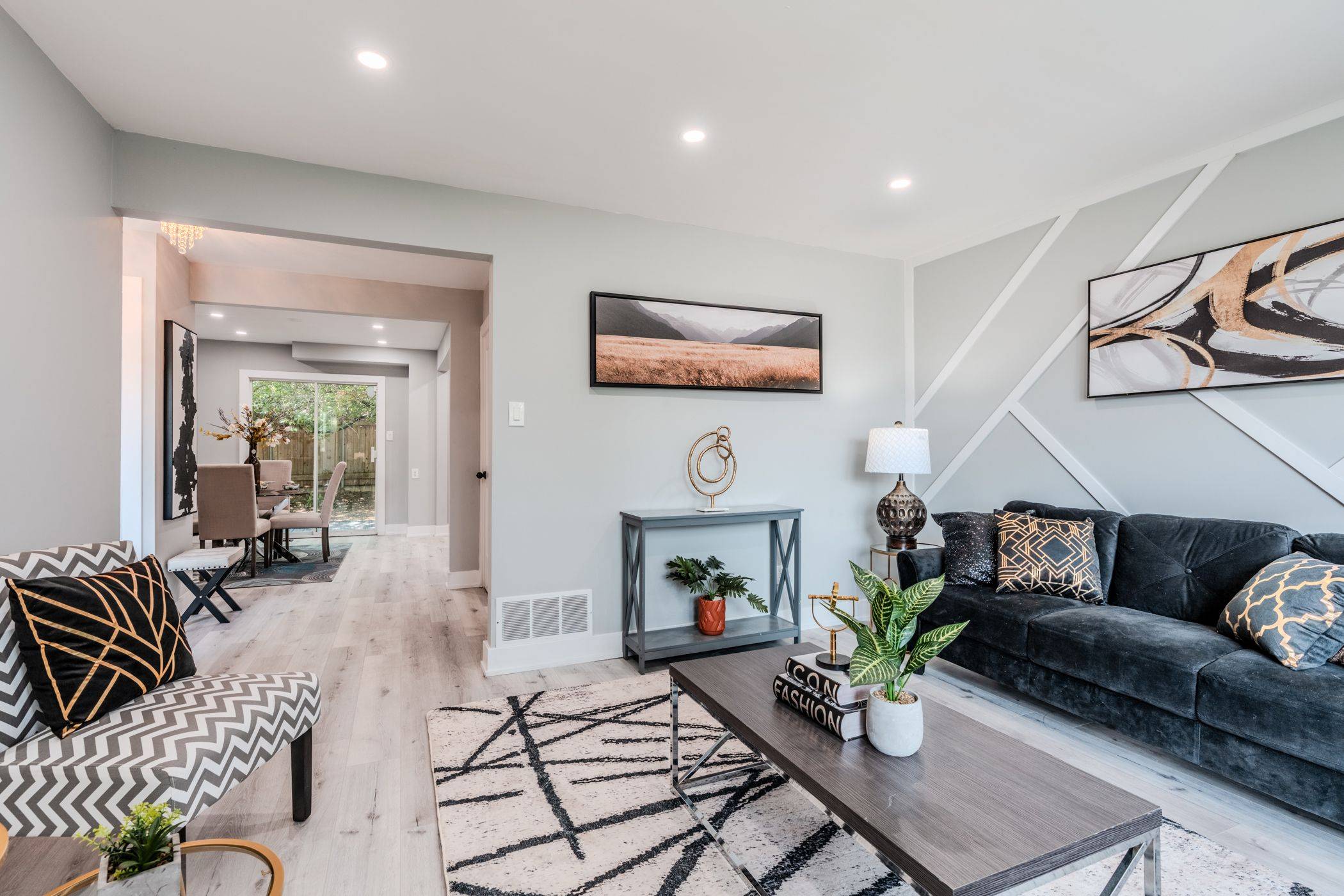 Oshawa, ON L1H 3X4,10 Grassmere CT