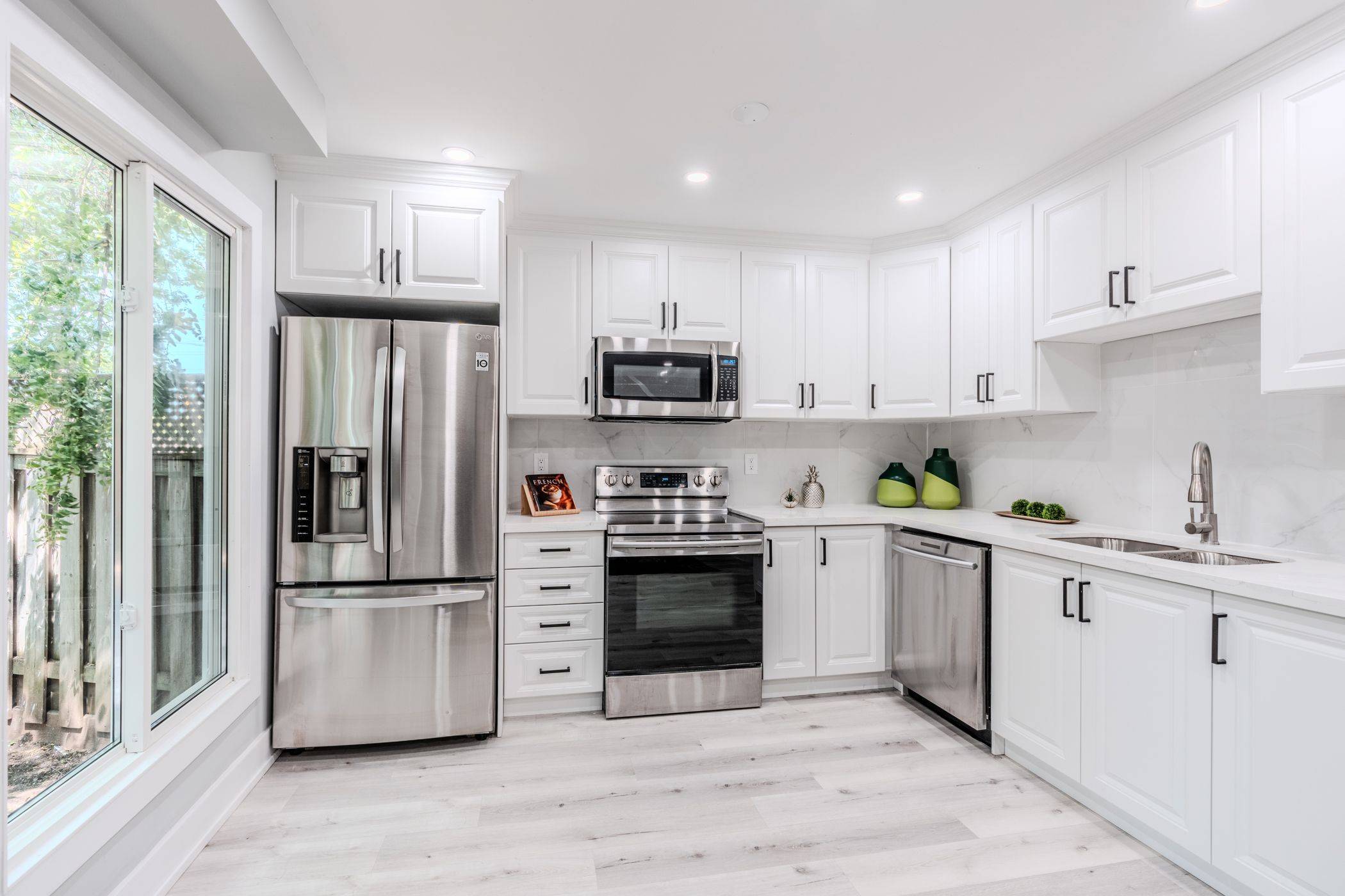 10 Grassmere CT, Oshawa, ON L1H 3X4