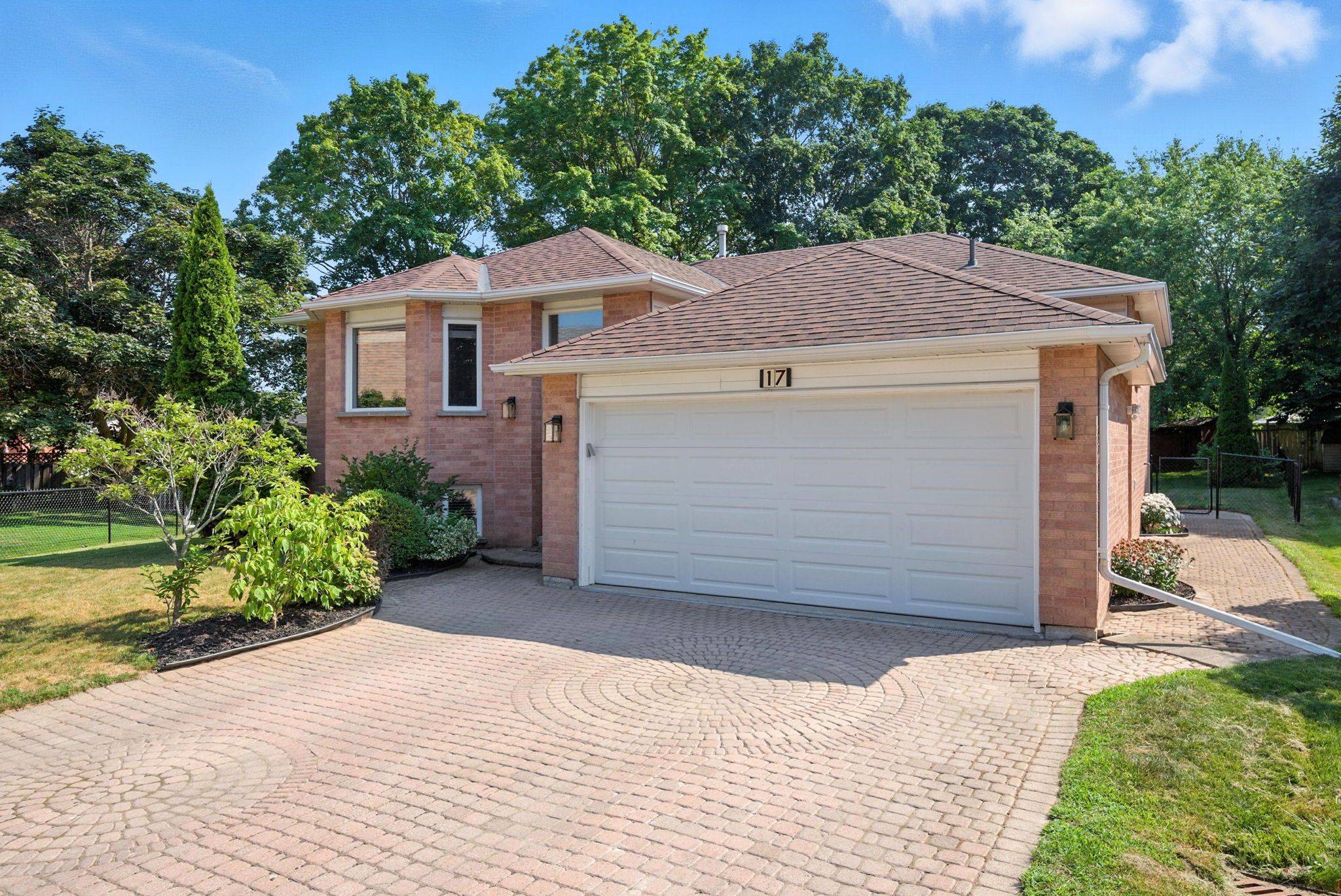 Clarington, ON L1C 4L5,17 Farncomb CRES